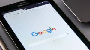 Banner sobre cómo escribir anuncios en Google Ads